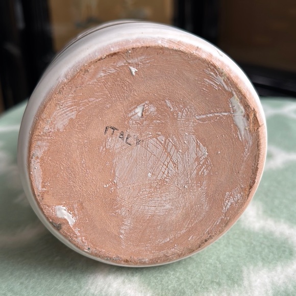 Italy terra cotta pottery art vase Gold and cream colored feminine design - Picture 7 of 9